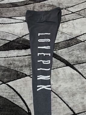 VS PINK 2021 CHARCOAL GRAY CAMO LOGO HIGH-WAIST LEGGINGS